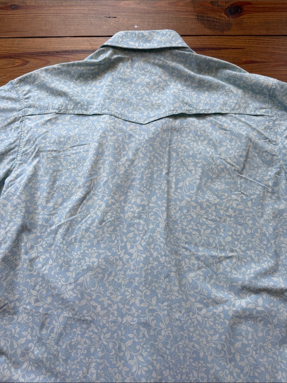 Poncho Light Blue Floral Short-Sleeve Men's Button-Up Shirt - Picture 7 of 7